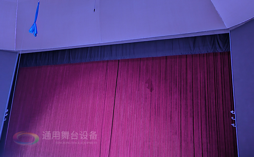 通用舞台设备助力某景区演艺广场舞台幕布、设备升级！有效提升景区演艺安全保障与舞美效果！